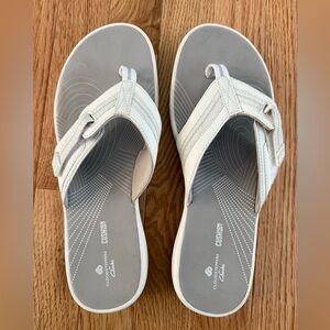 Clarks White and Gray Cloudstepper Sandals
